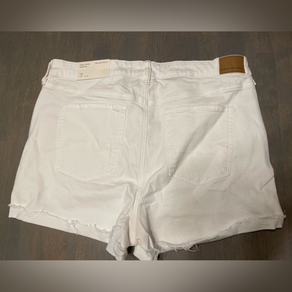NEW! β’ American Eagle π¦
High V-Rise White Shortie | 16 - Picture 4 of 6